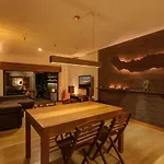 Apartment Epicenter Santacruz *