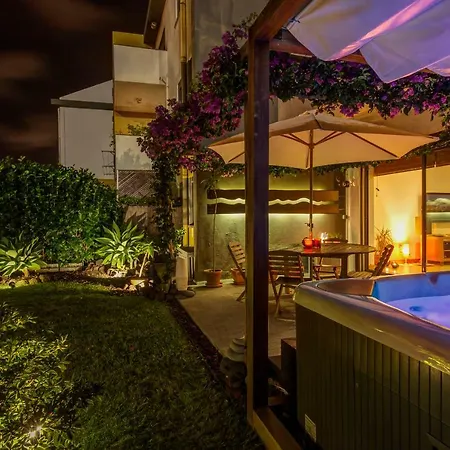 Epicenter Santacruz شقة